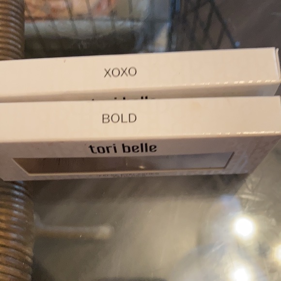 Tori Belle adhesives lashes - Picture 2 of 2